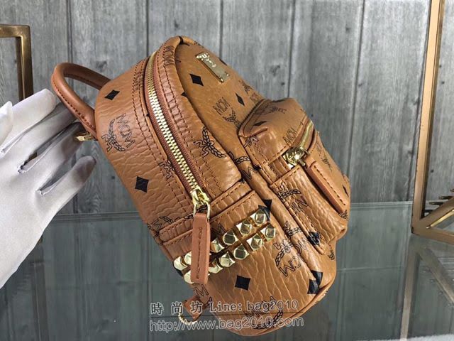 MCM雙肩背包 原單 超mini Stark經典女背包 側邊點綴鉚釘 MCM後背包 時尚迷人單品  mdmc1090